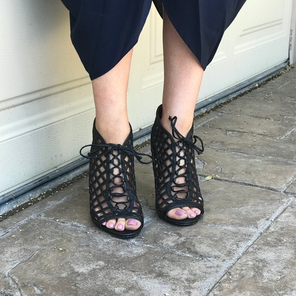 NIB Destino Woven Caged Lace Up Leather Booties - Picture 7 of 7